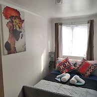 Charming and Stylish 2-bed Apart - London Dagenham