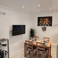 Stunning 2-bed Apartment in London Dagenham