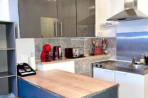 Charming 1-bed Loft Apartment in Romford