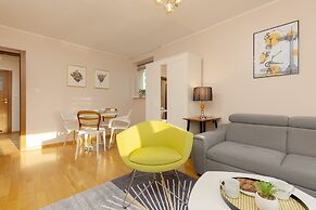 Saska Kępa Apartment by Renters