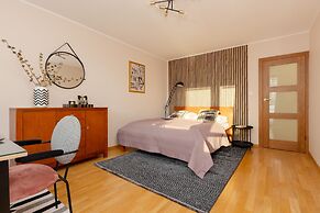 Saska Kępa Apartment by Renters