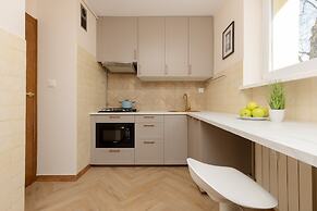 Saska Kępa Apartment by Renters