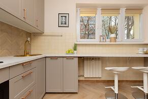 Saska Kępa Apartment by Renters
