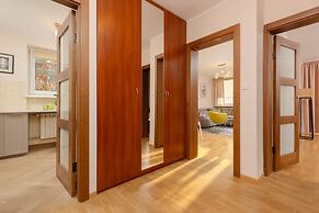 Saska Kępa Apartment by Renters