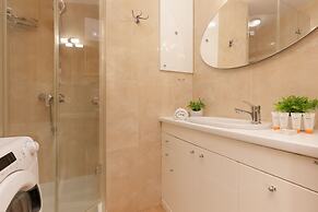 Saska Kępa Apartment by Renters