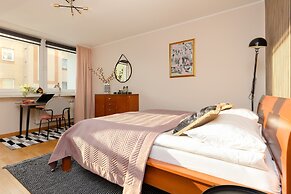 Saska Kępa Apartment by Renters