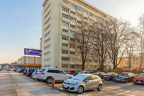 Saska Kępa Apartment by Renters