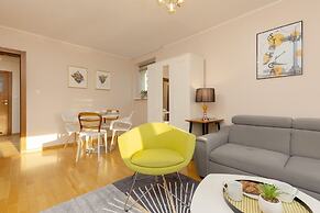 Saska Kępa Apartment by Renters