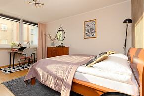 Saska Kępa Apartment by Renters