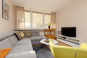 Saska Kępa Apartment by Renters