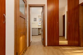 Saska Kępa Apartment by Renters