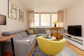 Saska Kępa Apartment by Renters