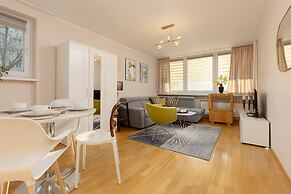 Saska Kępa Apartment by Renters