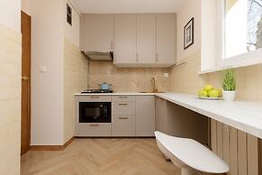 Saska Kępa Apartment by Renters