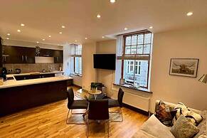 Modern City Center 2 Bedroom Apartment