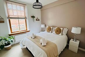 Modern City Center 2 Bedroom Apartment