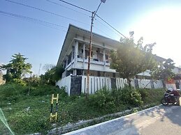 OYO Life 93258 Kos Sahabat