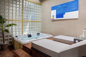 Royal Gold City Suites