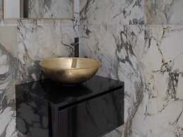 Royal Gold City Suites