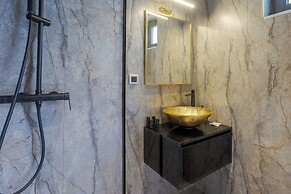 Royal Gold City Suites