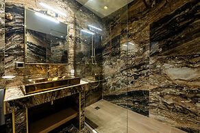 Royal Gold City Suites