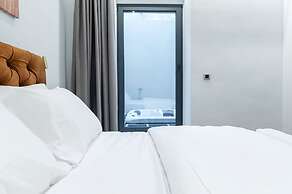 Royal Gold City Suites