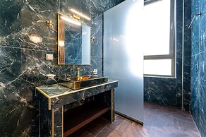 Royal Gold City Suites