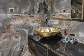 Royal Gold City Suites