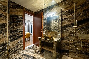 Royal Gold City Suites