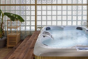 Royal Gold City Suites