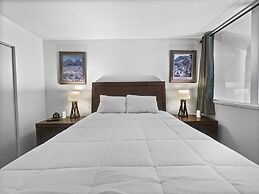 Vp211 Village Point 2 Bedroom Condo by RedAwning