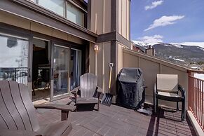 Vp211 Village Point 2 Bedroom Condo by RedAwning