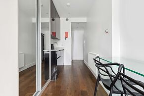 London Collection Golden Square