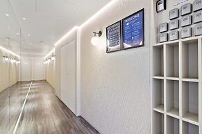 London Collection Golden Square