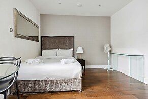 London Collection Golden Square