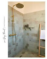 Les Goréennes Suites