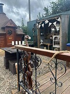 Bridie Rose - hot tub Extra Charge Exotic Animals