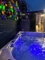 Bridie Rose - hot tub Extra Charge Exotic Animals