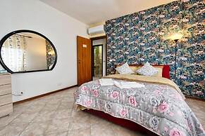 Holly Venice Apartment
