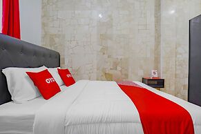 OYO Life 90035 Merci Club