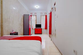 OYO Life 90035 Merci Club