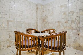 OYO Life 90035 Merci Club