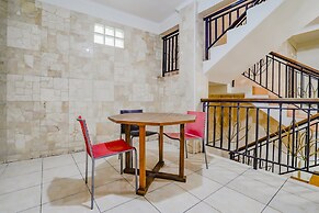 OYO Life 90035 Merci Club