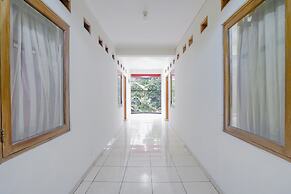 OYO Life 90035 Merci Club