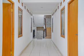 OYO Life 90035 Merci Club