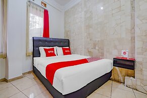 OYO Life 90035 Merci Club