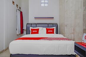 OYO Life 90035 Merci Club