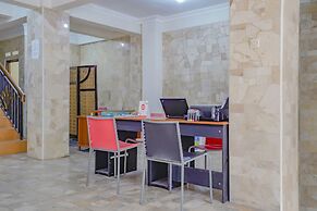 OYO Life 90035 Merci Club