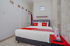 OYO Life 90035 Merci Club