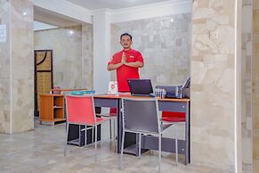 OYO Life 90035 Merci Club